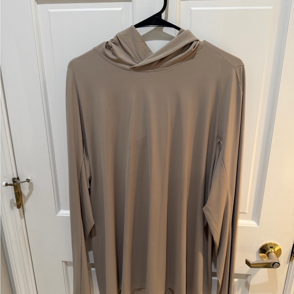 Yeti Lightweight Long Sleeve Hooded Shirt in Taupe